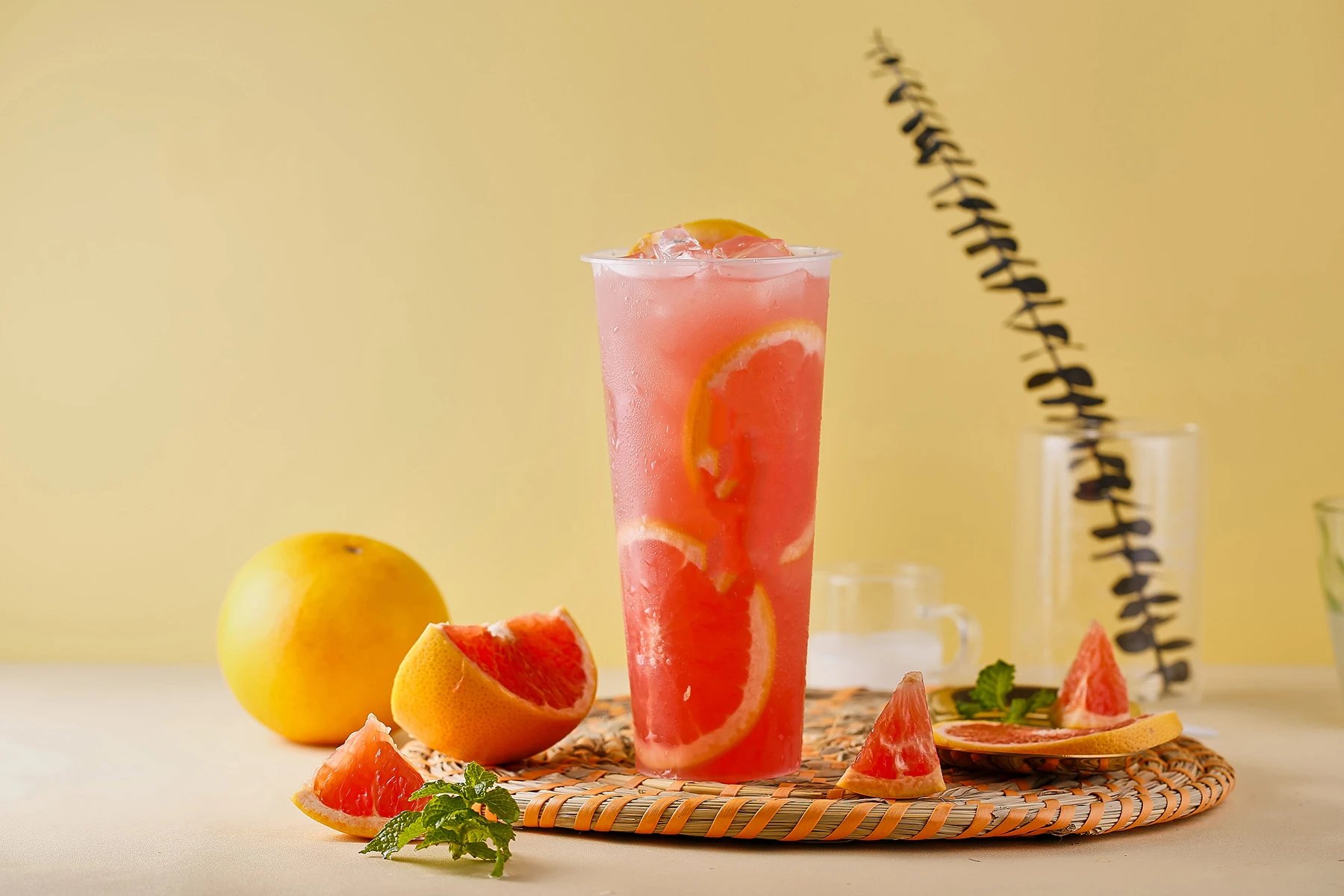 Background A Fruit Tea & Banh Mi